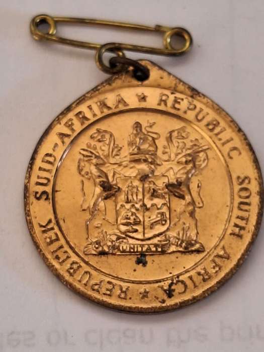 Formation of South Africa medallion