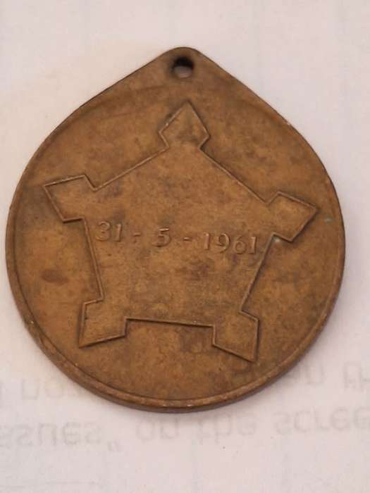 Formation of South Africa medallion