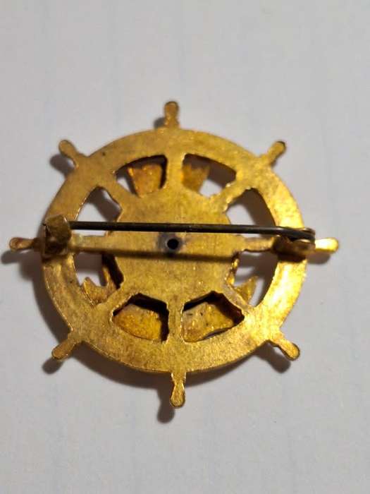 Vintage HMS Van Guard WW2 Royal Navy enamelled pin