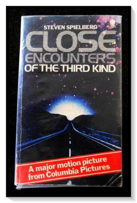 CLOSE ENCOUNTERS OF THE THIRD KIND - Steven Spielberg - Sphere Books Ltd. 1978