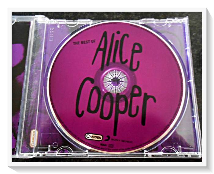 Alice Cooper: The Best of - Camden Sony Music 2009 - Disc & Booklet in Excellent Condition*