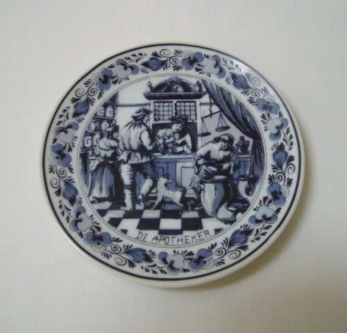 VINTAGE OUDE MOLEN DELFT BLUE 'DE APOTHEKER' 11.5cm PLATE
