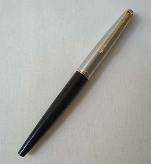 VINTAGE PARKER "45" STAINLESS STEEL & BLACK PLASTIC FOUNTAIN PEN