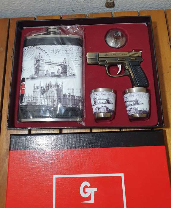 BRAND NEW BOXED BAR ACCESSORIES GIFT SET BY GT - Classical Gift.