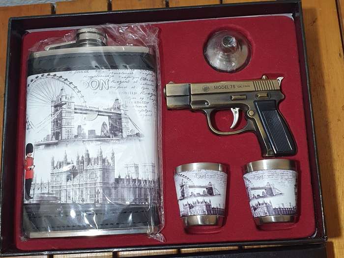 BRAND NEW BOXED BAR ACCESSORIES GIFT SET BY GT - Classical Gift.