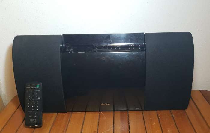 SONY WALL MOUNTABLE HOME SOUND SYSTEM WITH `iPhone` DOCKING STATION.