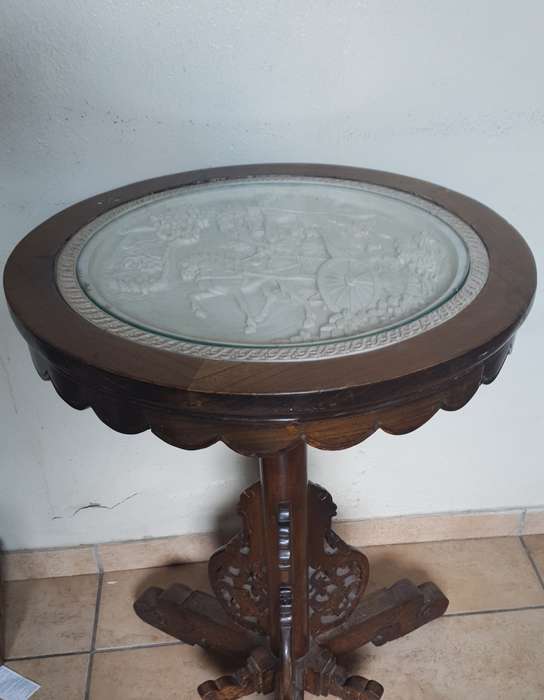 ANTIQUE HAND ENGRAVED HIGH RELIEF SIGNED CHINEESE RESIN SIDE TABLE.