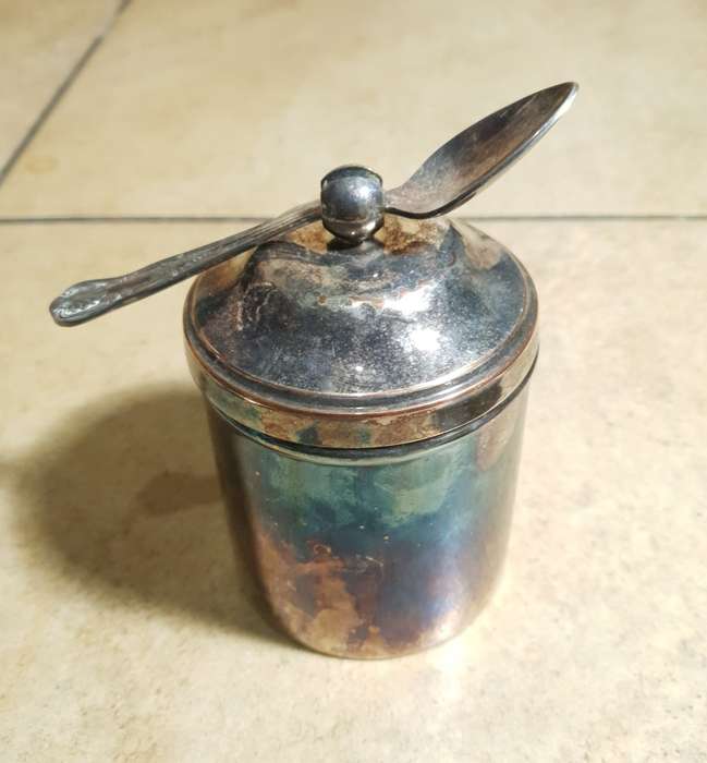 RARE VINTAGE KINGS SILVER PLATED ON COPPER SUGAR CANISTER WITH SPOON SET.