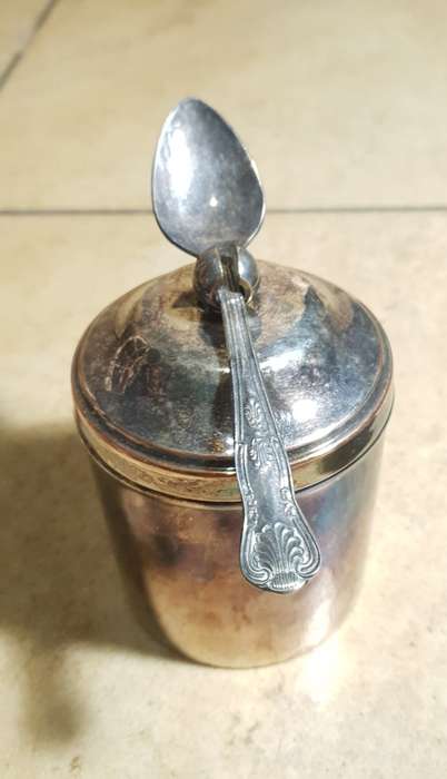 RARE VINTAGE KINGS SILVER PLATED ON COPPER SUGAR CANISTER WITH SPOON SET.