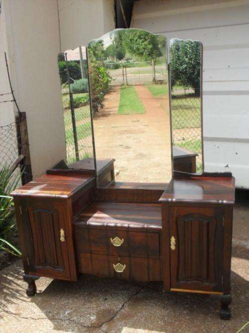 VINTAGE IMBUIA DRESSER