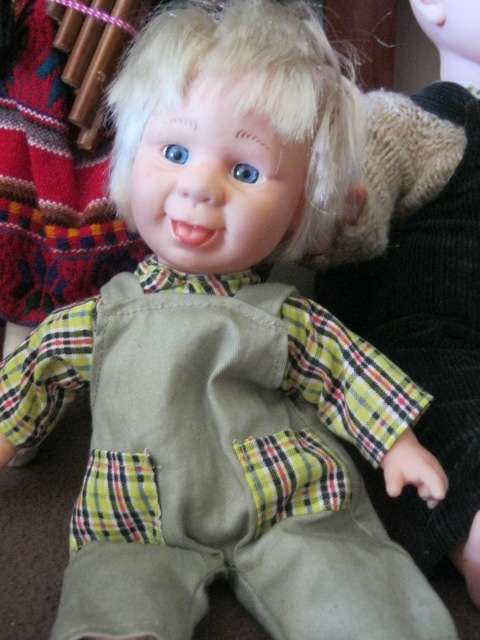 Lot of 8 vintage and/or collectible dolls.