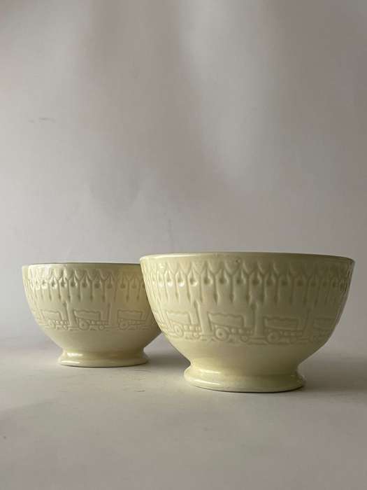 Crown Devon - Voortrekker Monument bowls - made in 1949 (Sold as a pair)