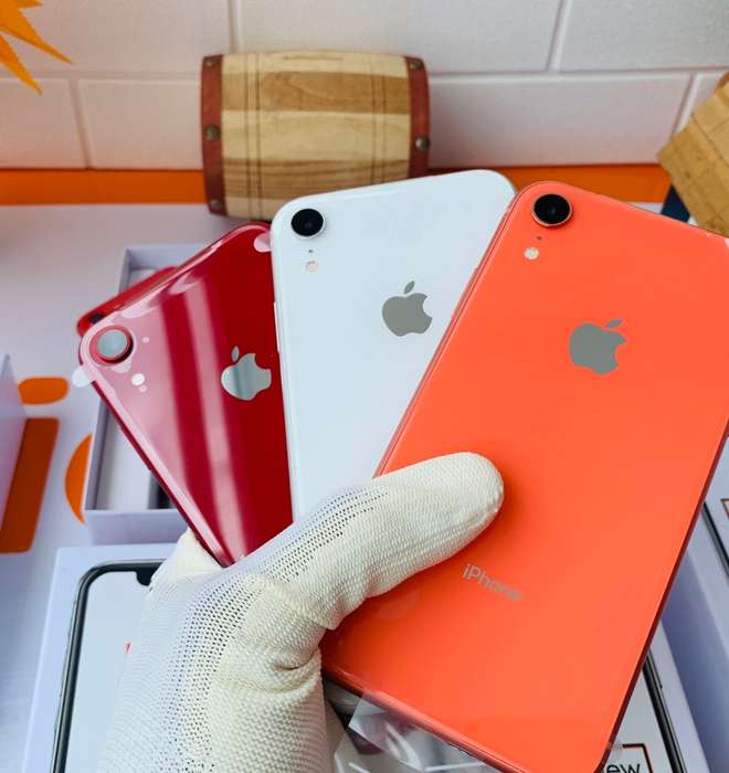 Apple iPhone XR 64GB - GOOD AS NEW