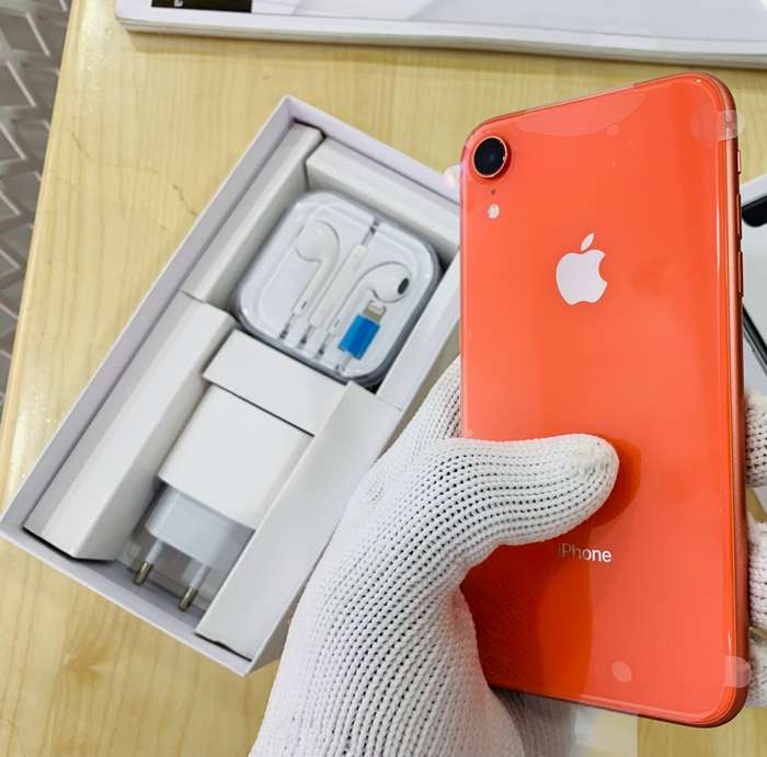 Apple iPhone XR 64GB - GOOD AS NEW