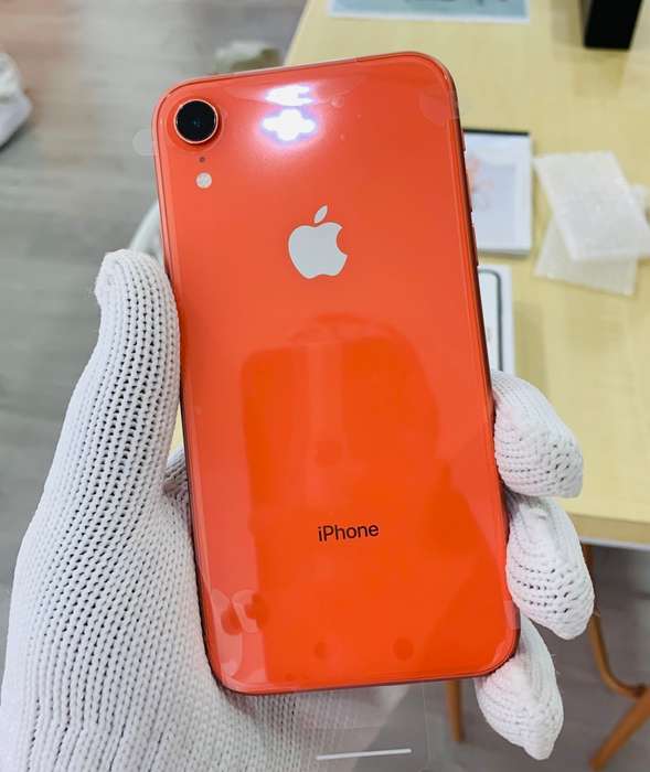 Apple iPhone XR 64GB - GOOD AS NEW