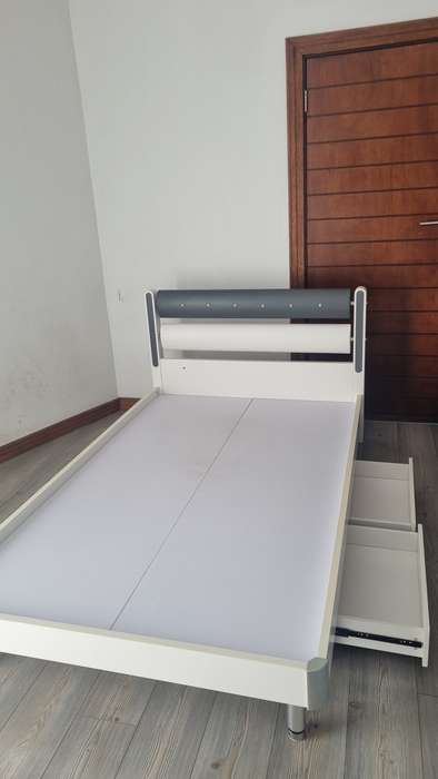 White Mokki 3/4 bed in Excellent Condition with storage underneath. For Collection in Centurion.