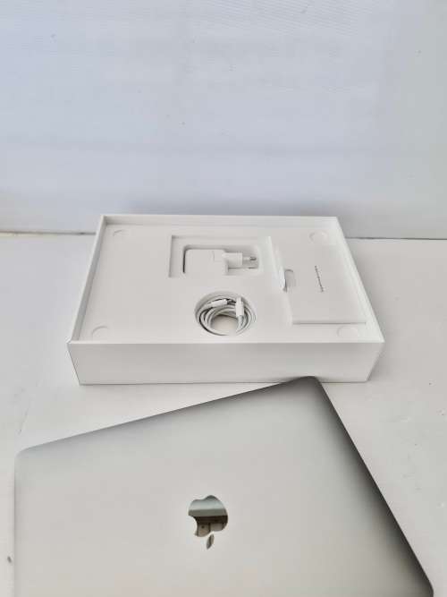 M1 MacBook Air 13` , 256GB SSD, 8GB RAM - Space Grey - LIKE NEW!!