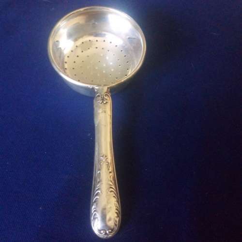 TEA STRAINER WITH HALLMARKED SILVER HANDLE