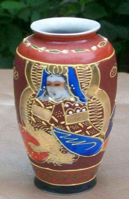 SMALL SATSUMA-STYLE VASE