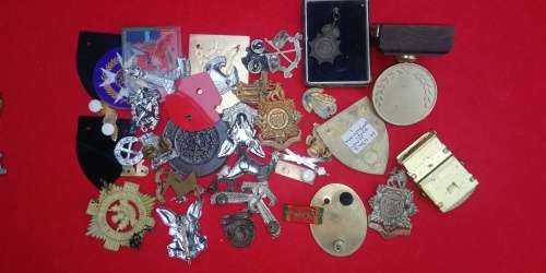 LOT OF MIXED MILITARY BADGES