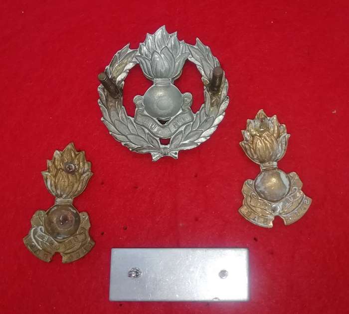 ENGINEERS CORPS SET - BERET BADGE - 2 X COLLAR BADGES - BERET BAR