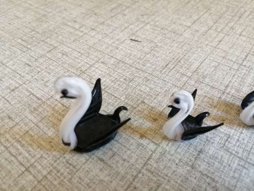 Stunning vintage miniature glass swans, printers tray size