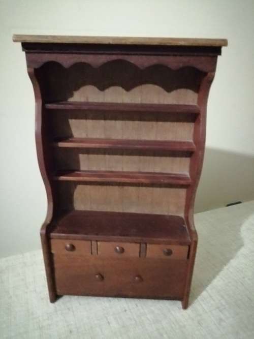 Stunning little display cabinet