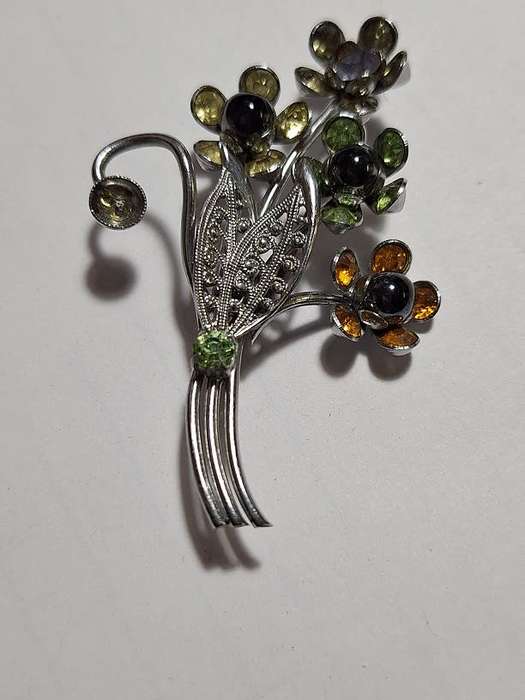 Stunning brooch
