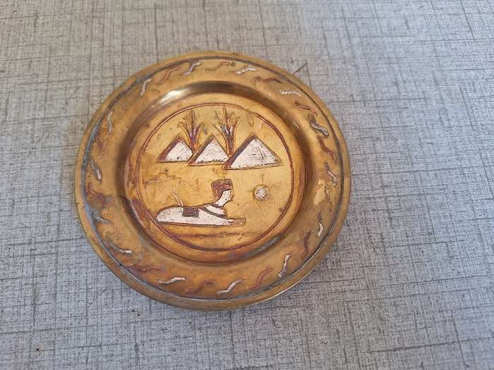 Stunning small brass wall plate 10cm diameter