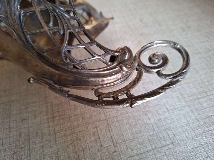 Stunning Vintage/antique silver plated art neveau center piece