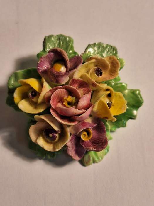 Ceramic brooch staffordshire England, no pin