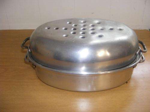 VINTAGE ALUMINIUM ROASTING DISH