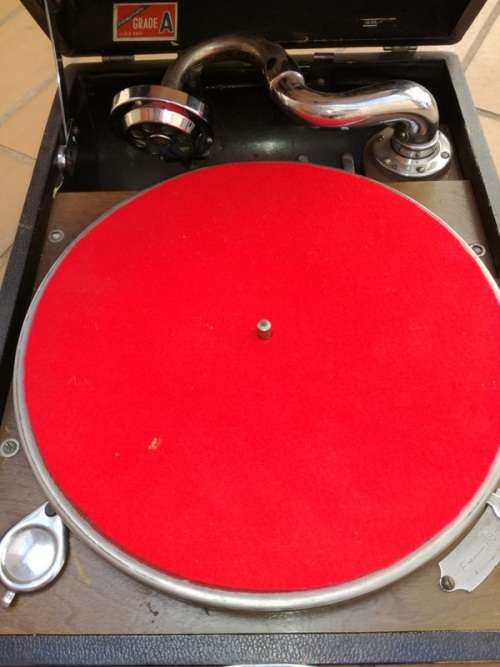 Portable phonograph/gramophone in carry case
