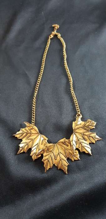 Fashion jewellery large Leaf necklace