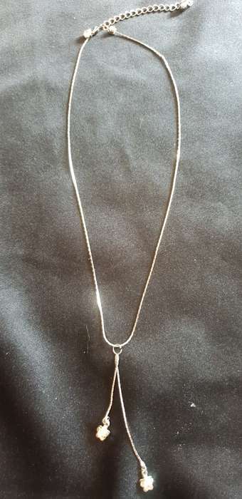 Cute dainty flat style silver necklace with diamante pendant