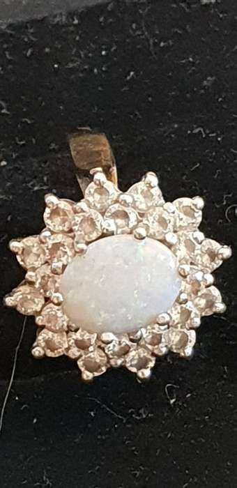 9ct gold hallmarked-Birmingham mother of pearl ring