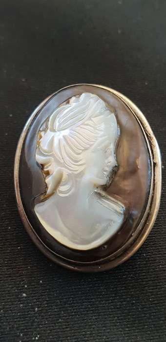 Vintage/antique Sterling silver cameo brooch/pendant