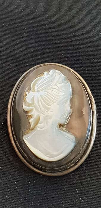 Vintage/antique Sterling silver cameo brooch/pendant