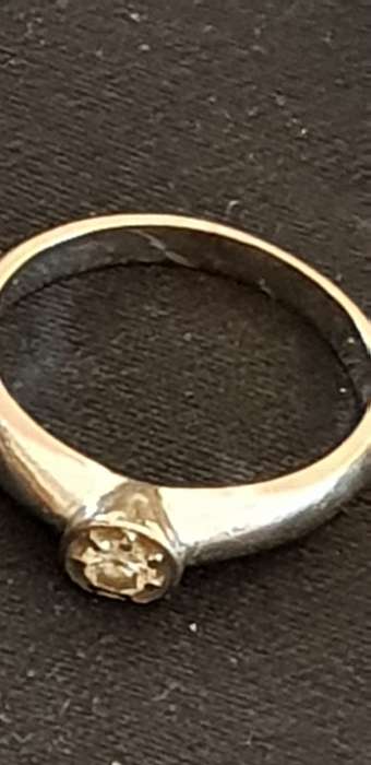 18ct white gold solitaire 0.10 carat natural diamond ring