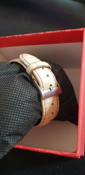Guess ladies glitter white watch with cow hide leather white strap