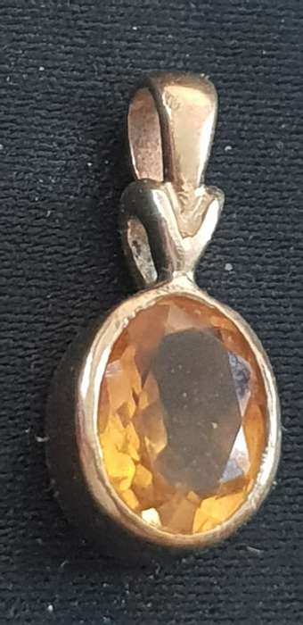 Beautiful 9ct gold and large Citrine pendant