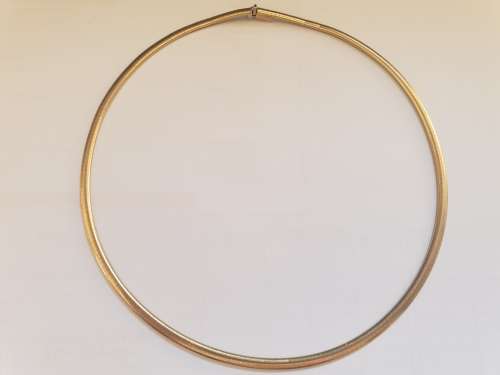 Stunning flat style 9ct gold necklace