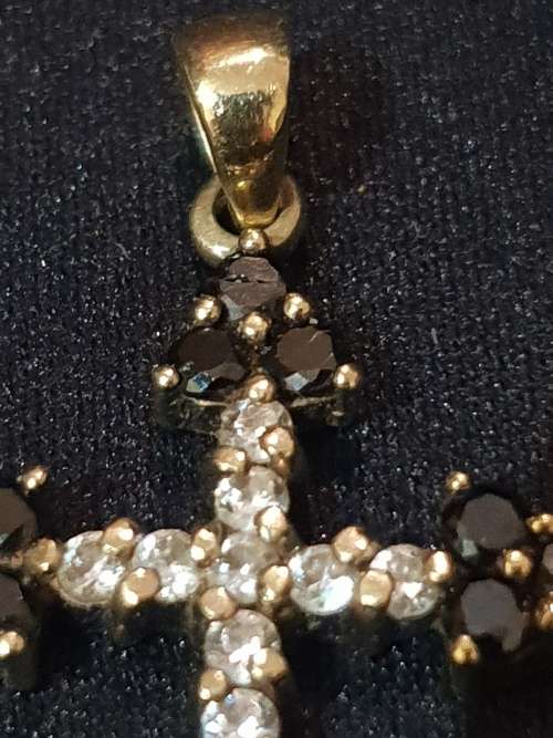 9ct gold cross  with black and white stones