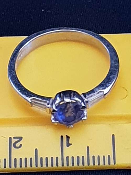 18ct gold Genuine Tanzanite and Diamond ring