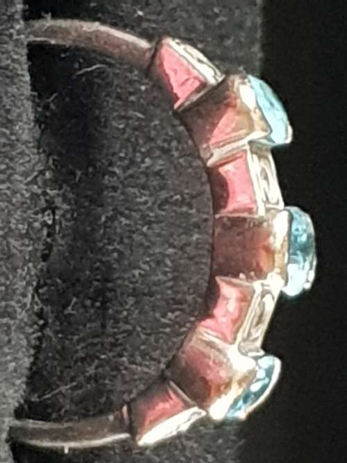 9ct white gold with blue Topaz and Diamond ring