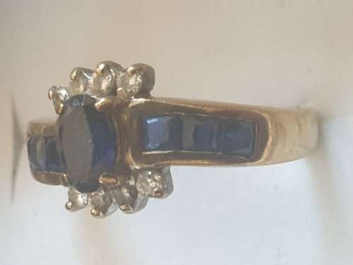 9ct Yellow Gold and Sapphire Ring