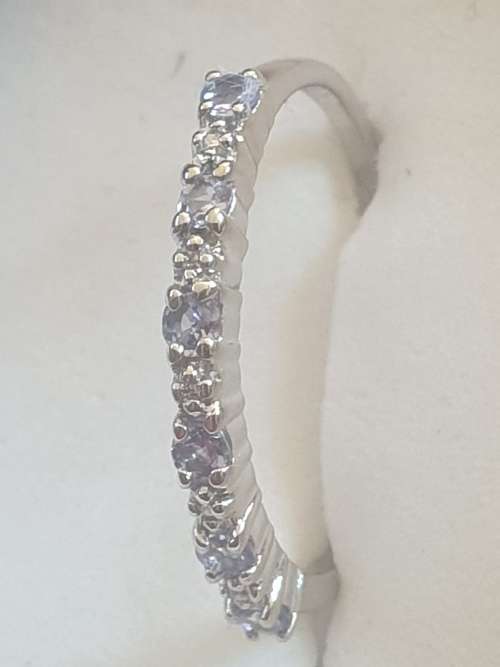 Cute 9ct white gold and Tanzanite ring