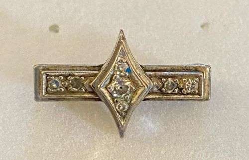 18ct white gold antique brooch with diamonds