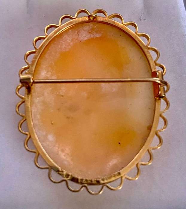 large 9ct gold cameo from 1928