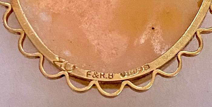large 9ct gold cameo from 1928